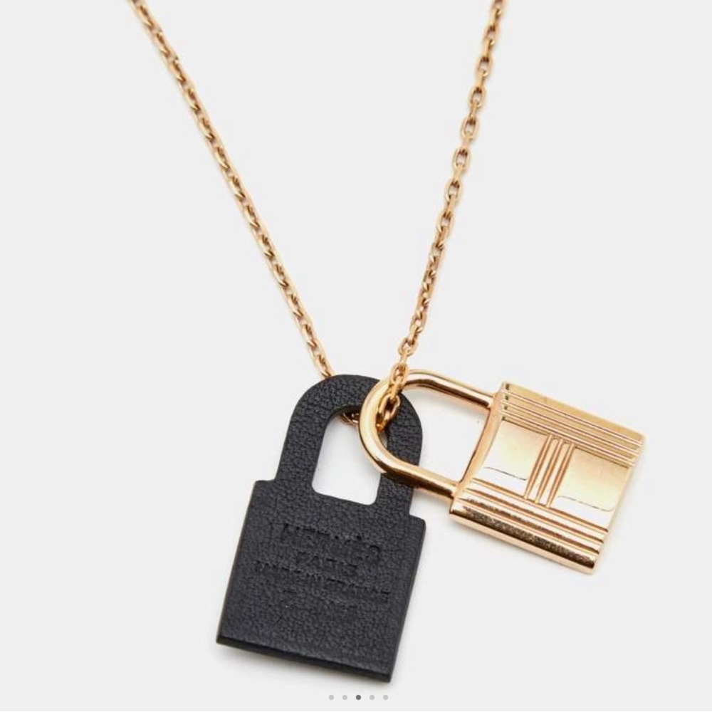 HERMÈS RETIRED PIECE Authentic O'Kelly pendant, small model black gold - Picture 3 of 9